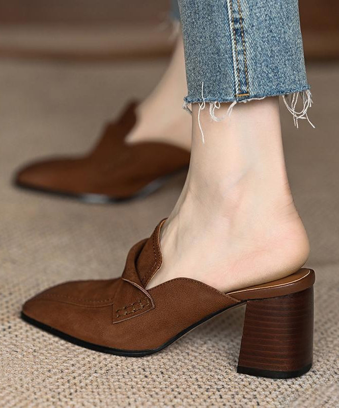 Well Tailored Sandals with a Graceful Silhouette