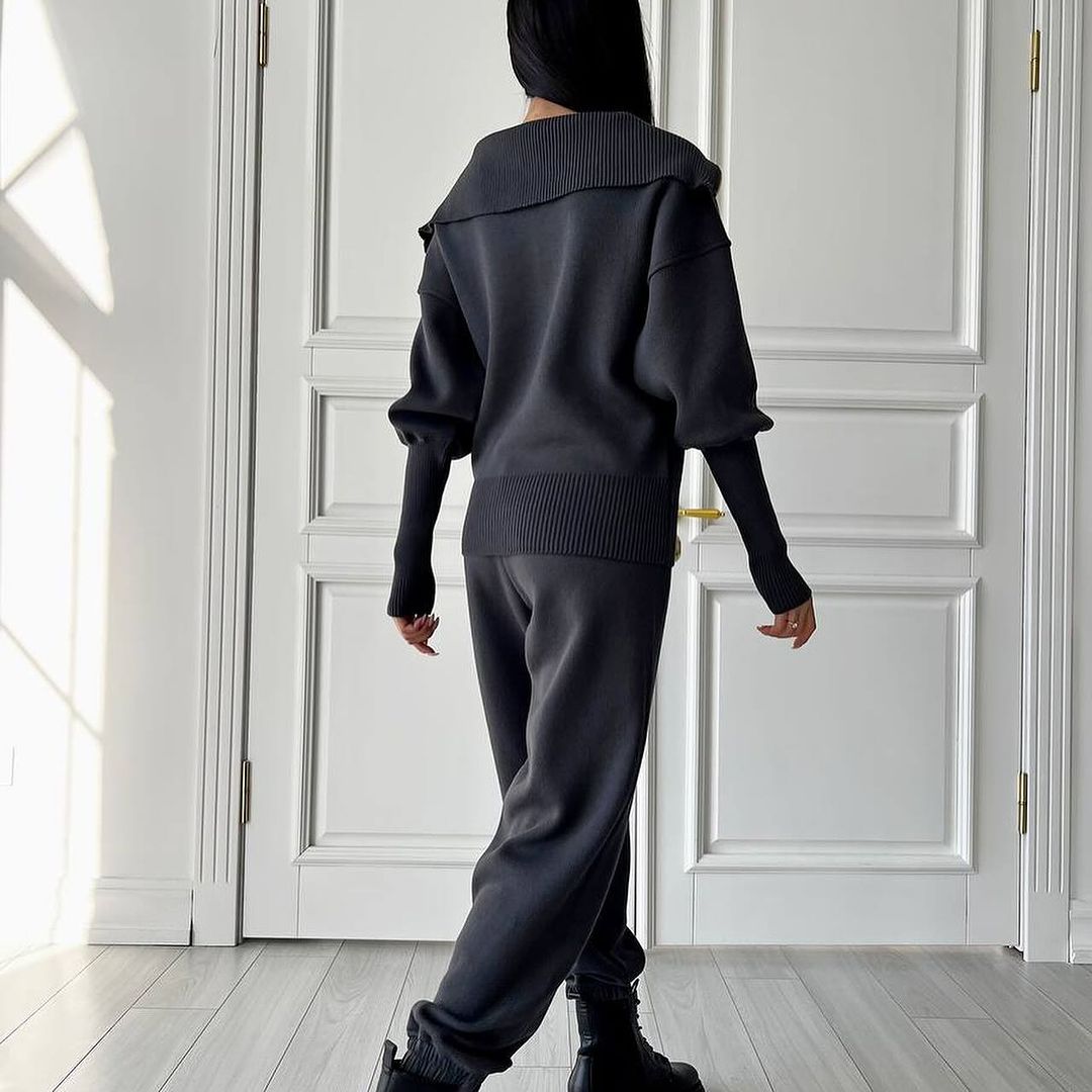Effortlessly Elegant Garment with a Timeless Design