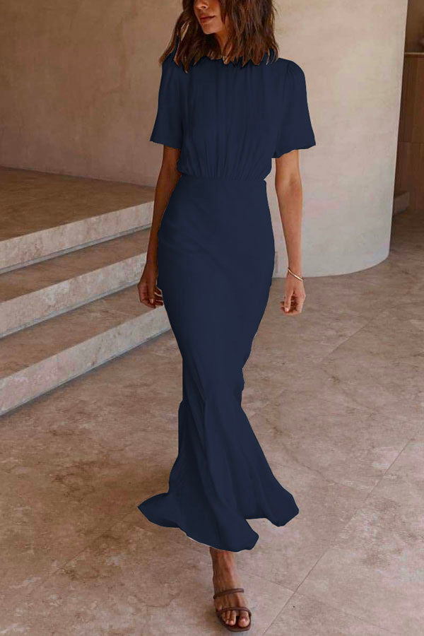 Beautifully Finished Dress in a Timeless Design