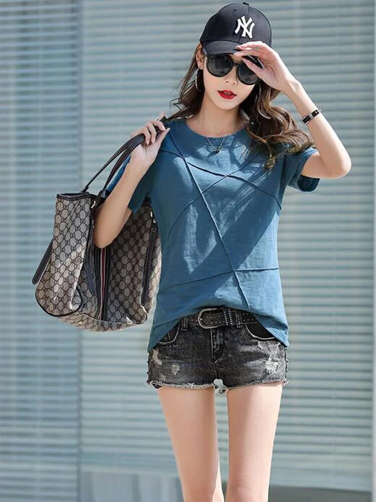 Effortlessly Elegant T-Shirt with a Timeless Design