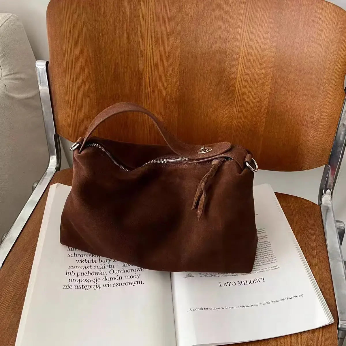 Effortlessly Elegant Bag with a Timeless Design