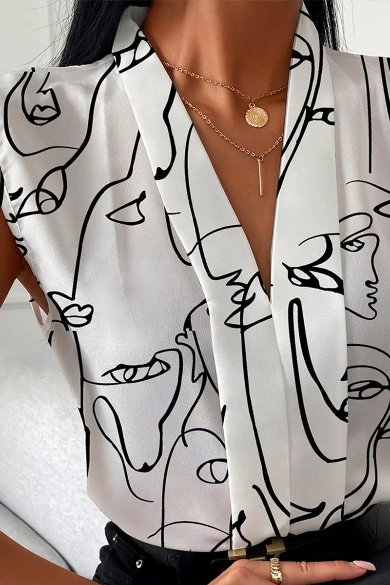 Effortlessly Elegant Top with a Timeless Design
