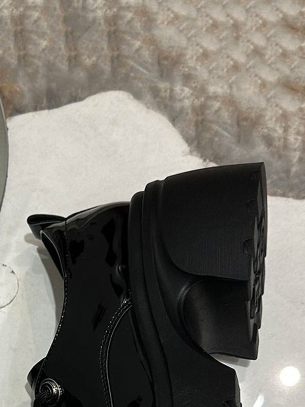 Effortlessly Elegant Shoes with a Timeless Design