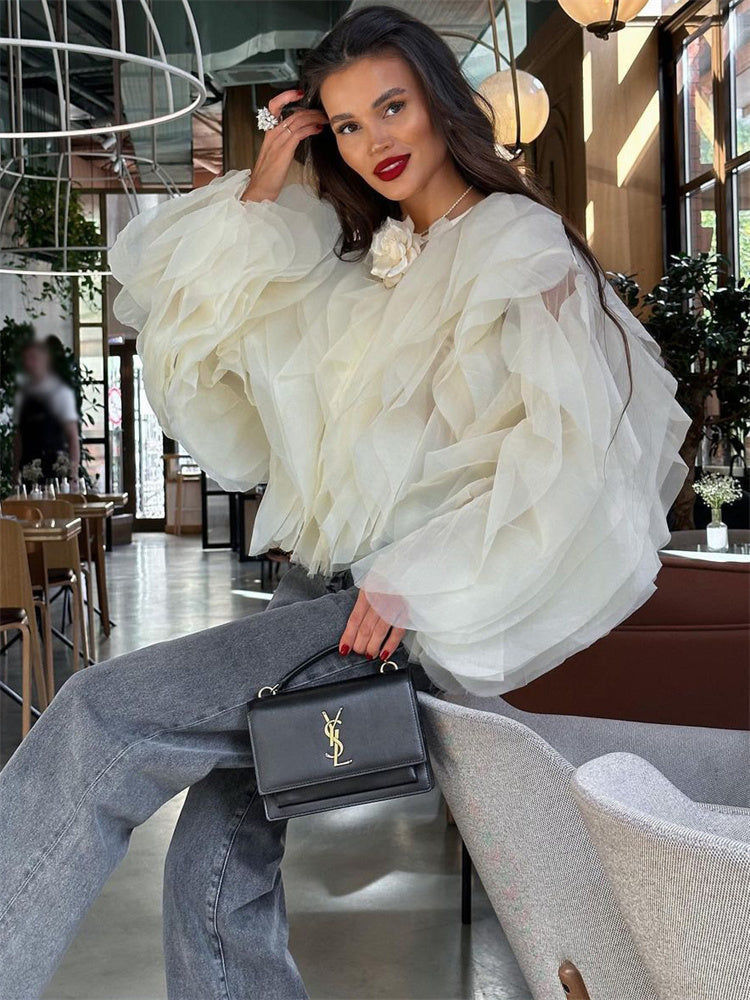 Well Tailored Blouse with a Graceful Silhouette