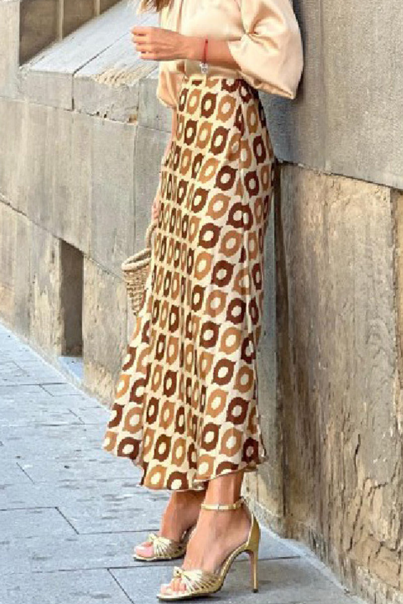 Effortlessly Elegant Garment with a Timeless Design