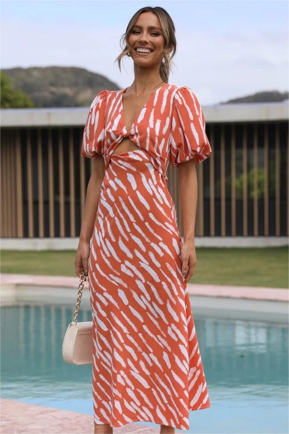 Beautifully Finished Dress in a Timeless Design