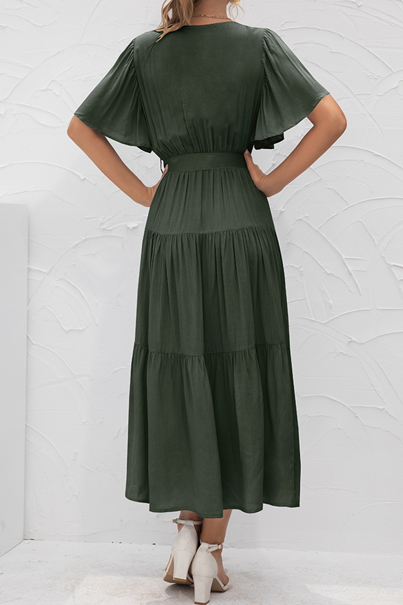 Effortlessly Elegant Dress with a Timeless Design