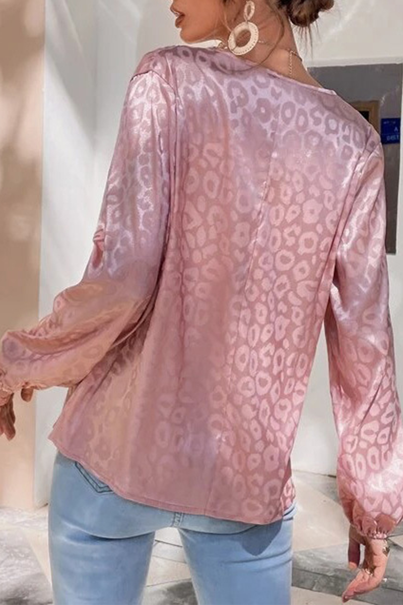 Effortlessly Elegant Top with a Timeless Design