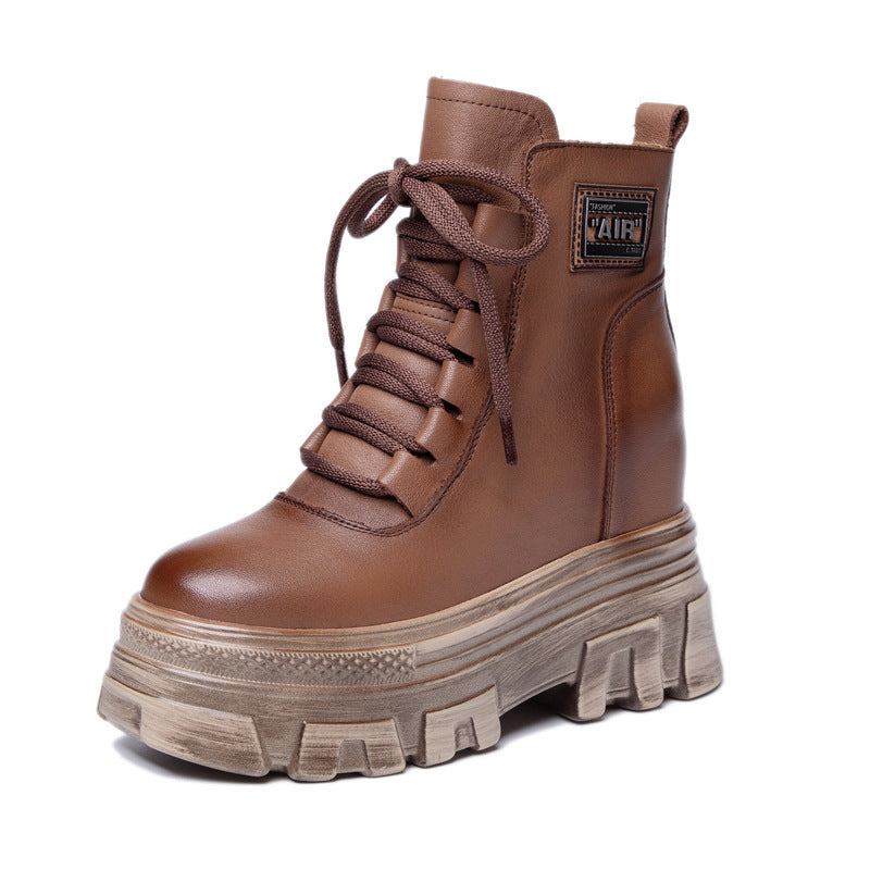 Effortlessly Elegant Boots with a Timeless Design