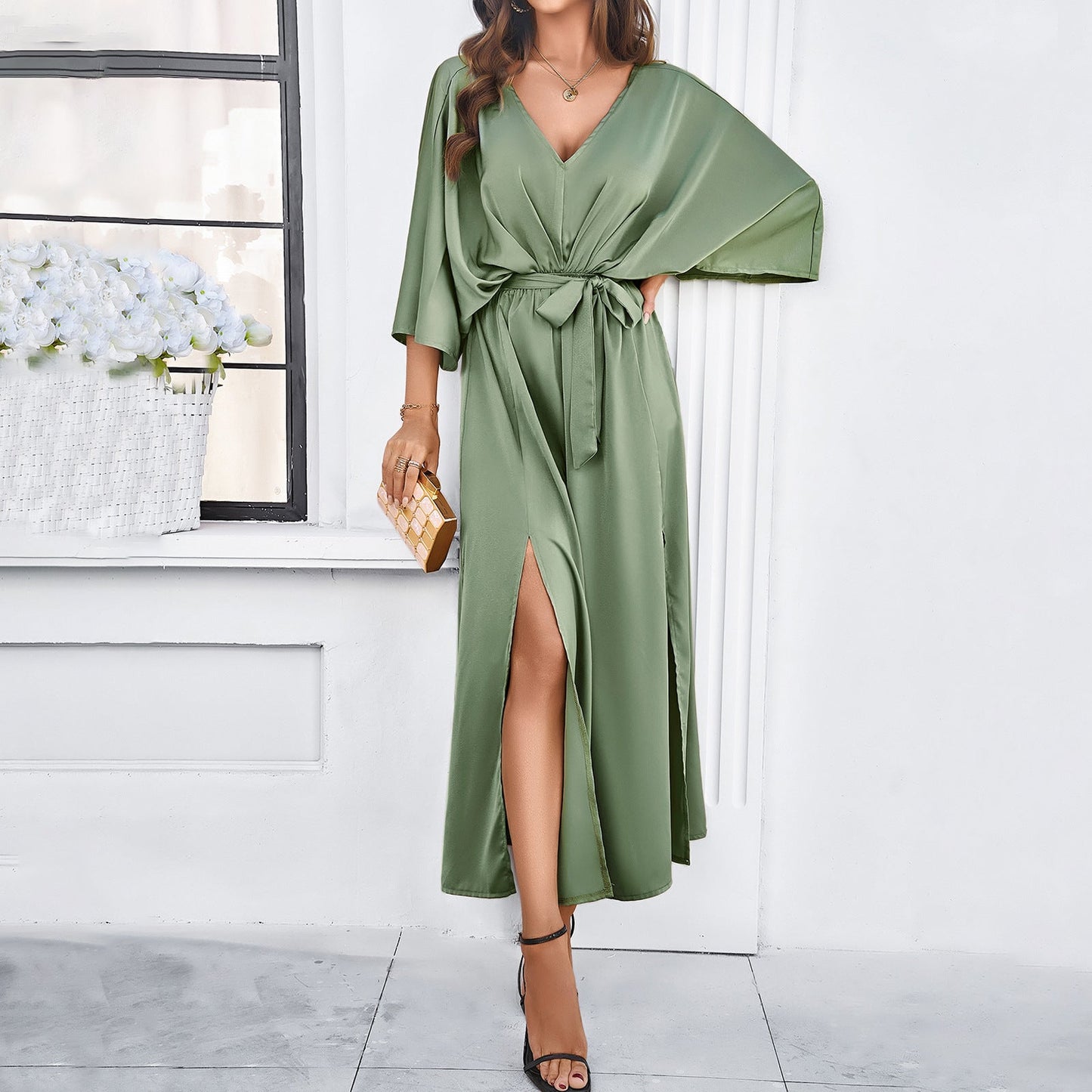 Beautifully Finished Dress in a Timeless Design