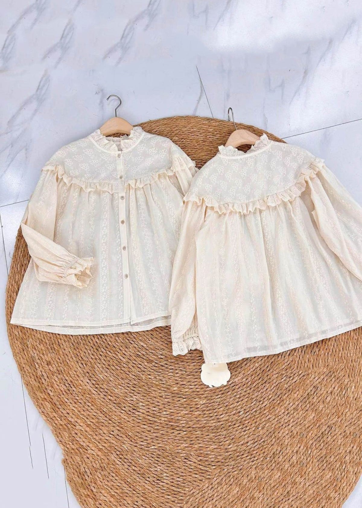 Effortlessly Elegant Blouse with a Timeless Design