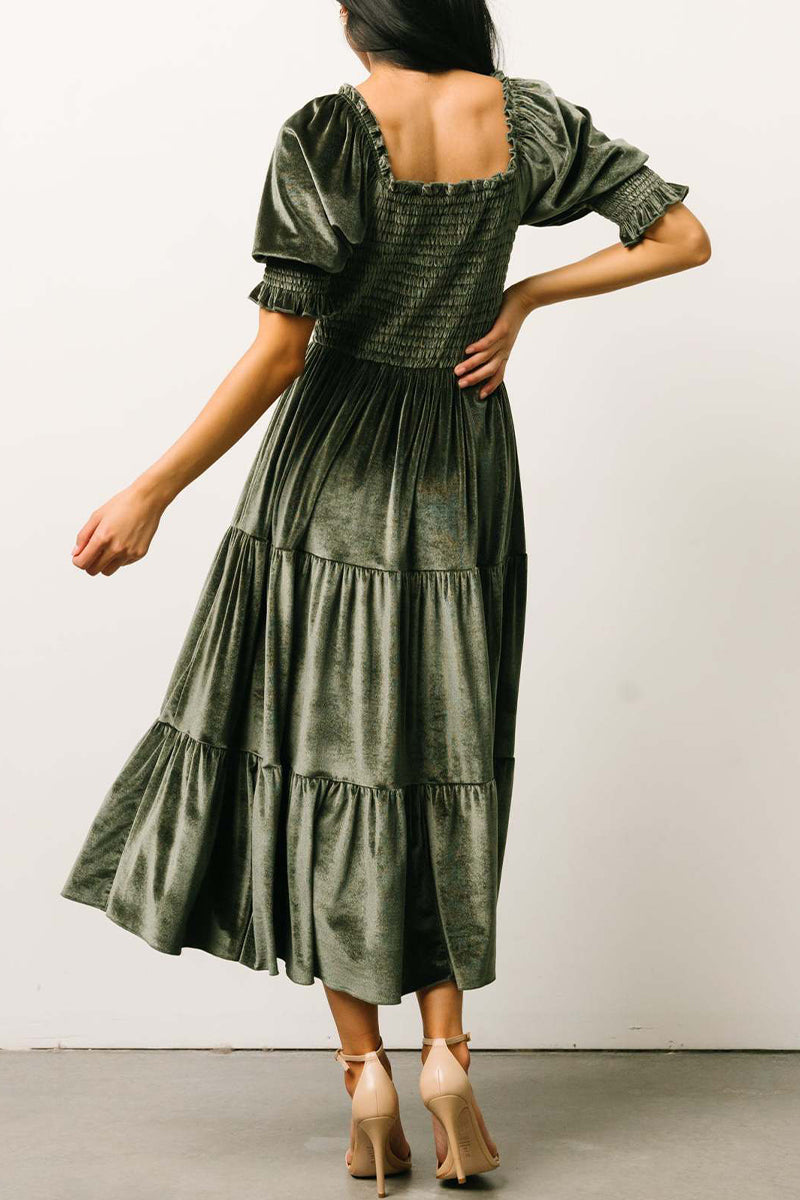 Well Tailored Dress with a Graceful Silhouette