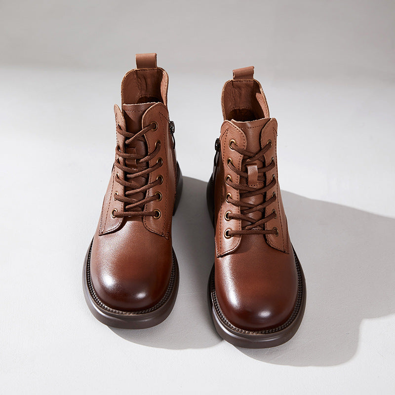 Effortlessly Elegant Boots with a Timeless Design