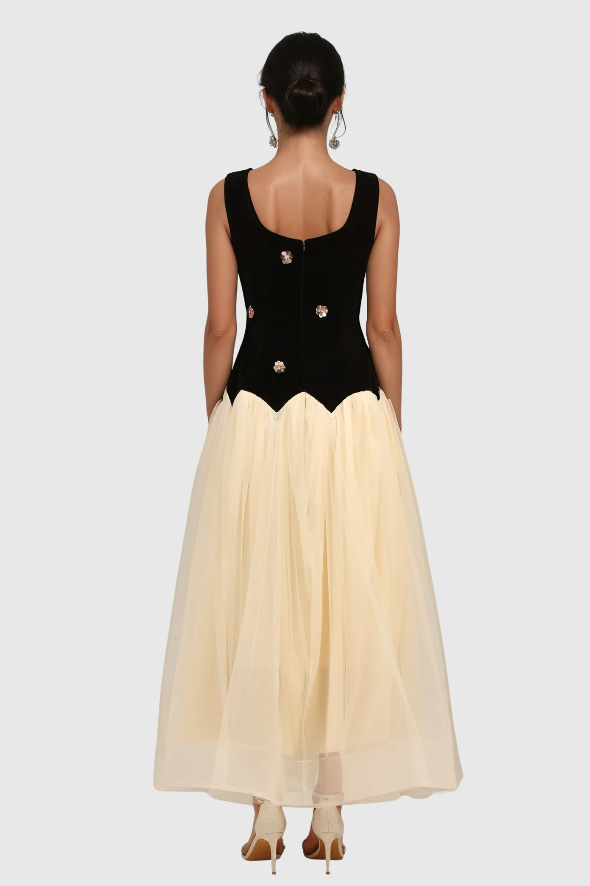 Beautifully Crafted Dress in a Classic Style