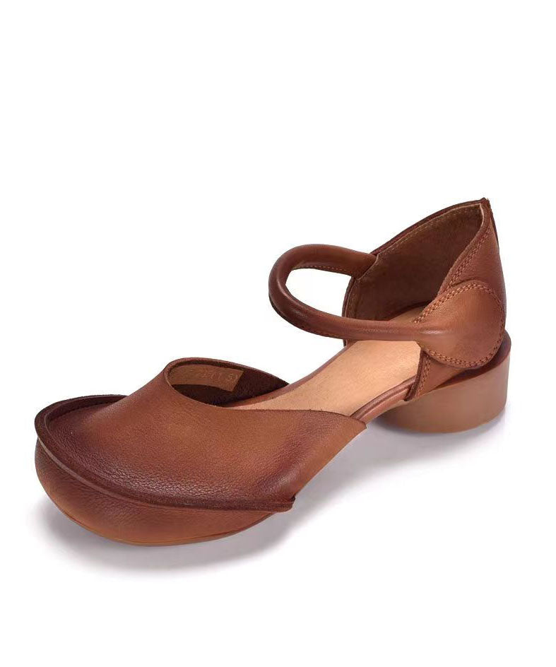 Classic Vintage Sandals with a Flattering Fit