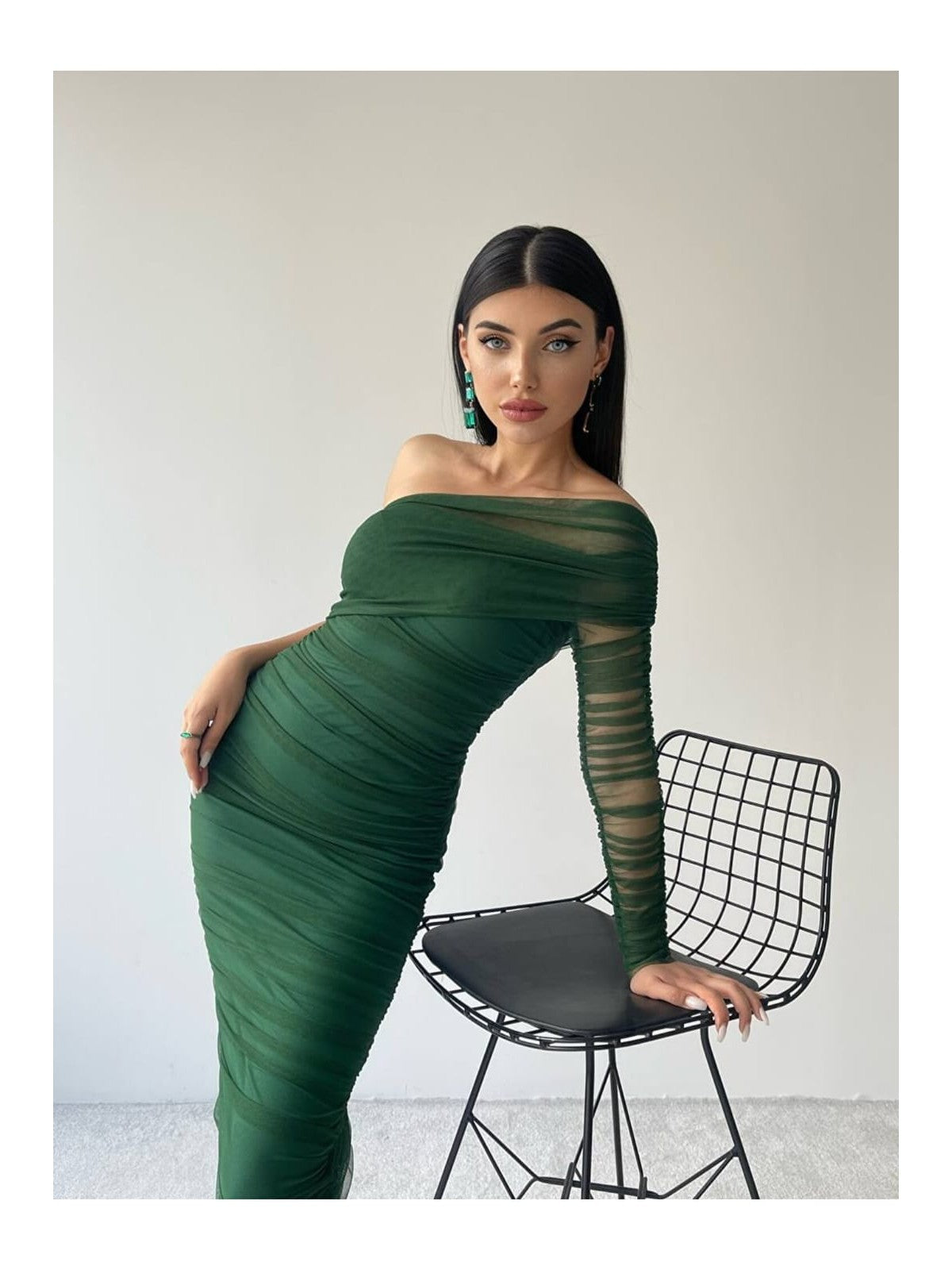 Beautifully Finished Dress in a Timeless Design