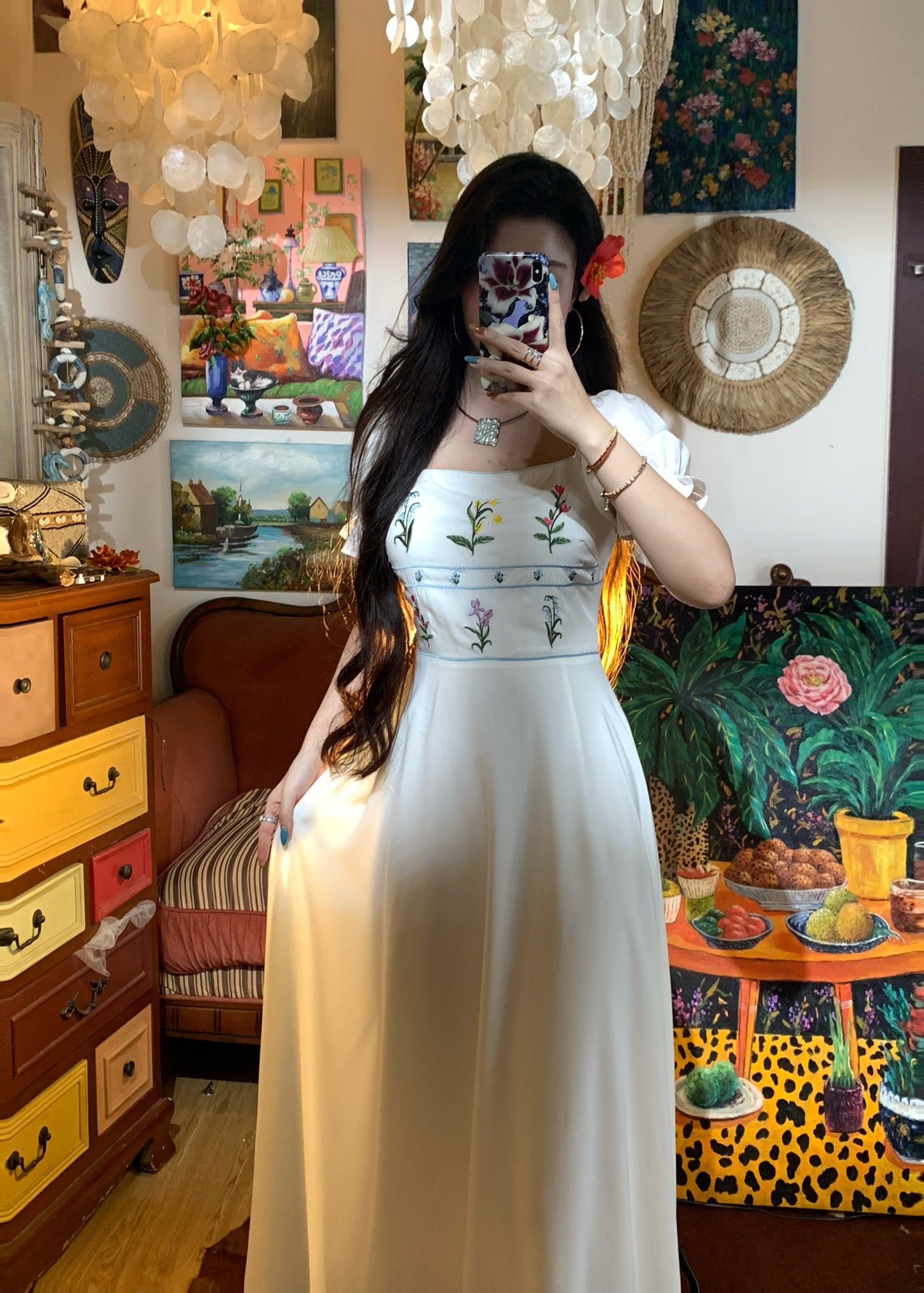 Well Tailored Dress with a Graceful Silhouette