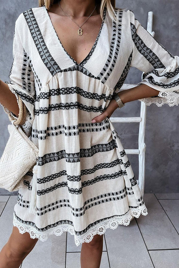 Effortlessly Elegant Dress with a Timeless Design