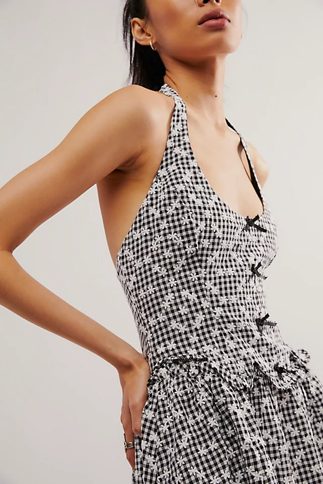 Gracefully Styled Dress for Any Occasion