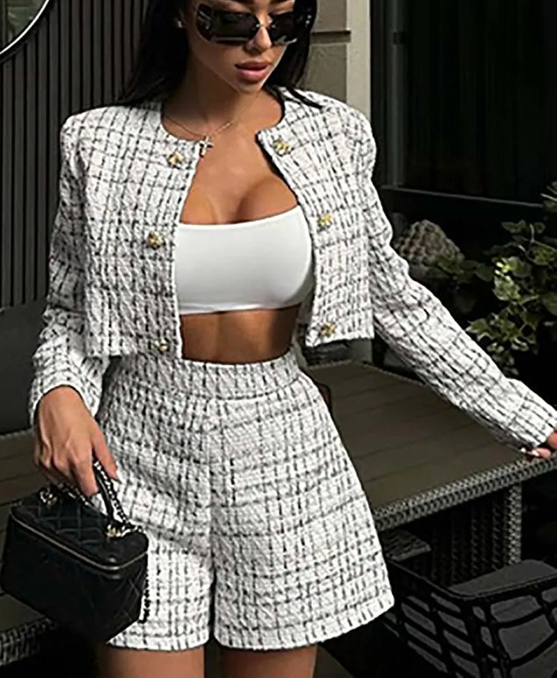 Well Tailored Shirt with a Graceful Silhouette