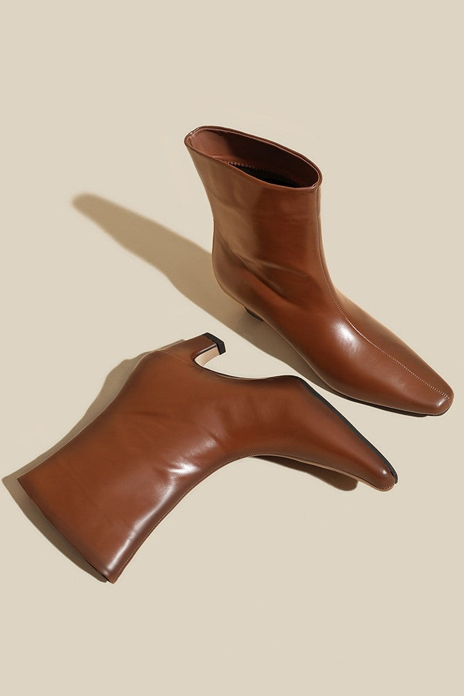 Elegantly Styled Boots for Everyday Wear