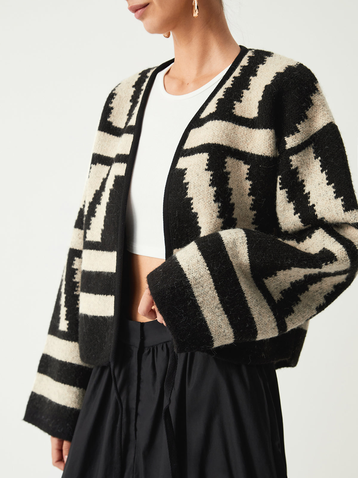 Effortlessly Elegant Cardigan with a Timeless Design