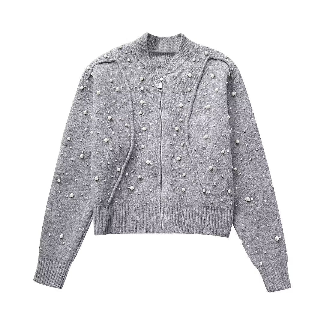 Well Tailored Sweater with a Graceful Silhouette