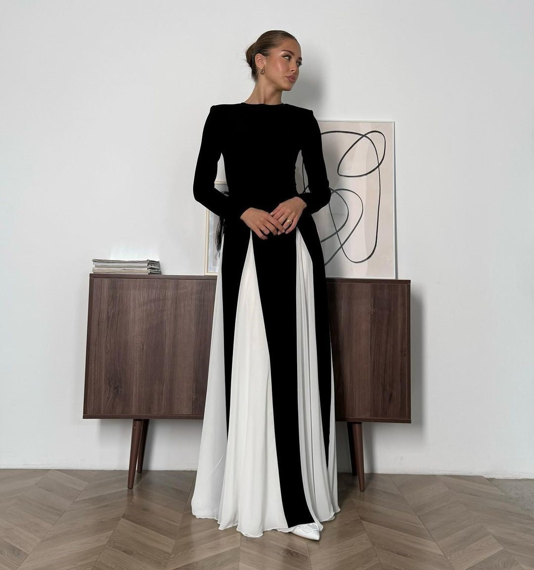Beautifully Finished Dress in a Timeless Design