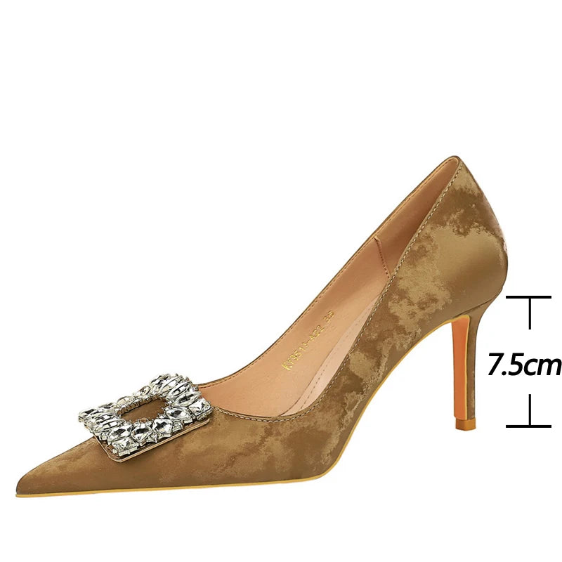 Well Tailored Heels with a Graceful Silhouette