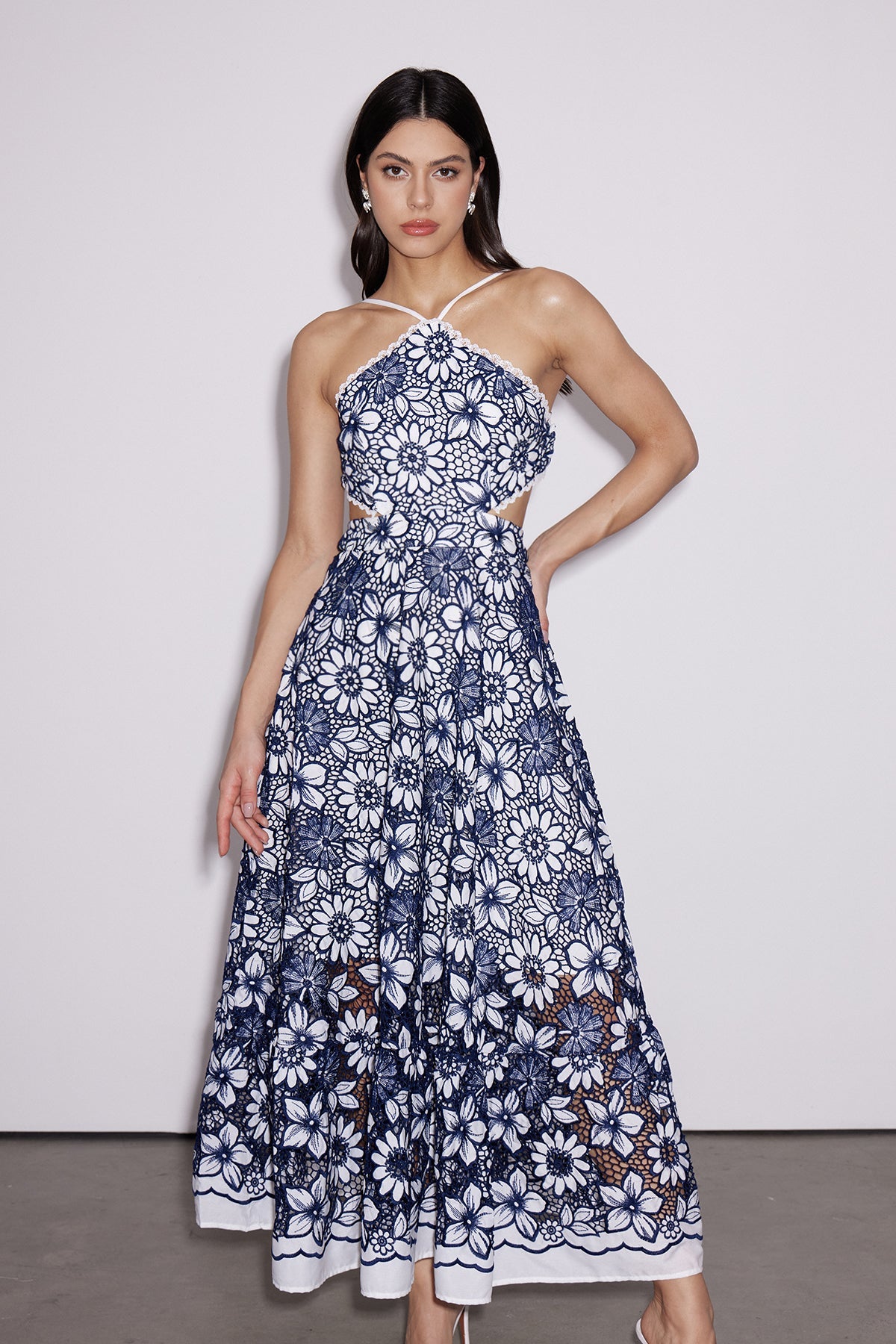 Gracefully Styled Dress for Any Occasion