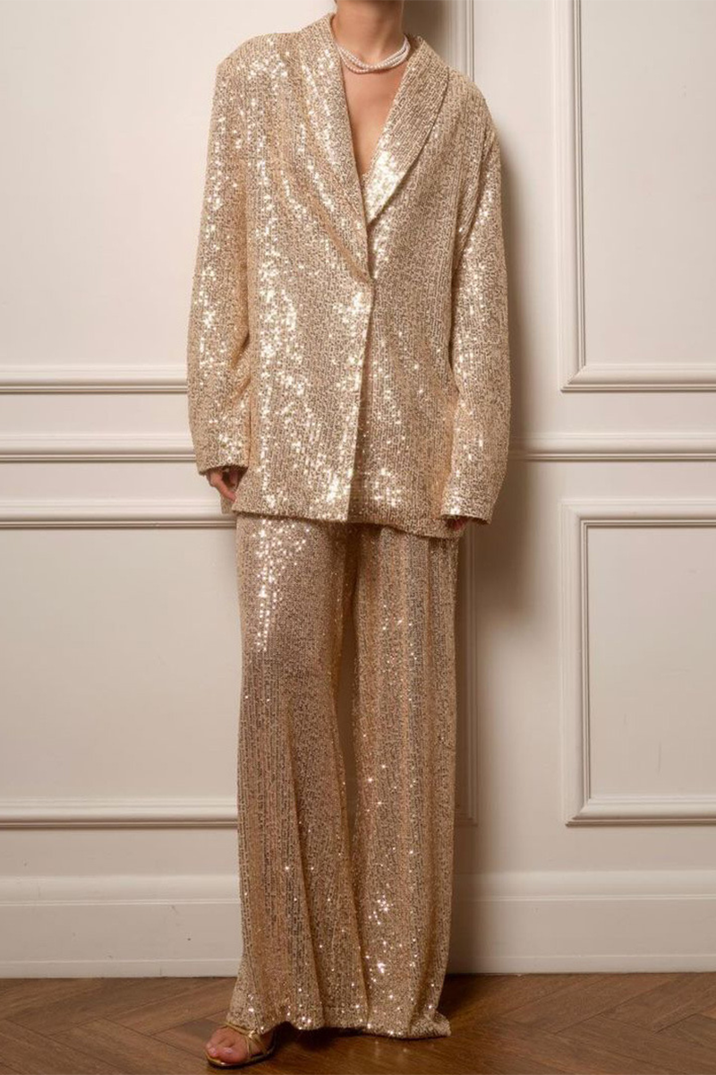 Effortlessly Elegant Garment with a Timeless Design