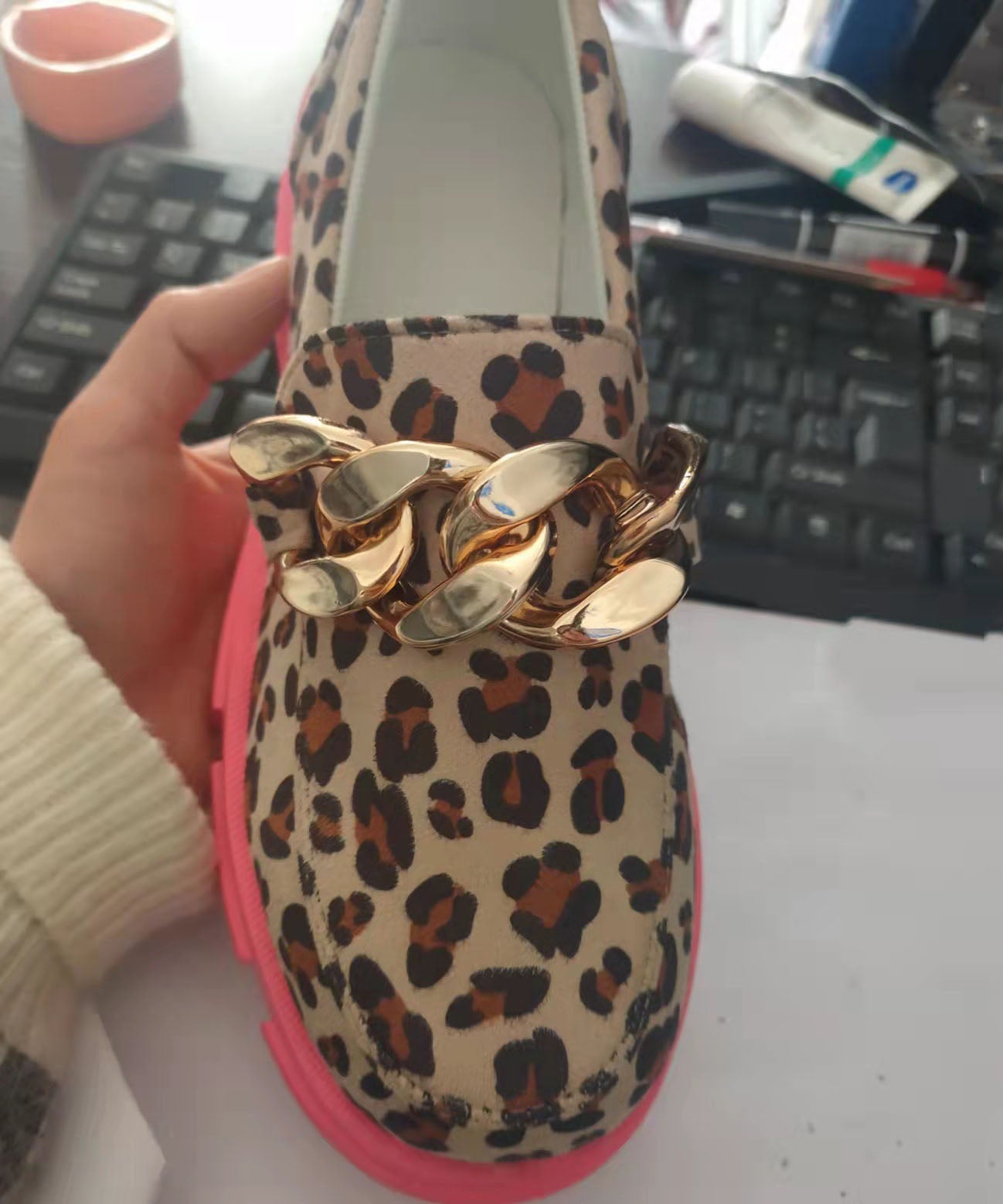 Well Tailored Shoes with a Graceful Silhouette