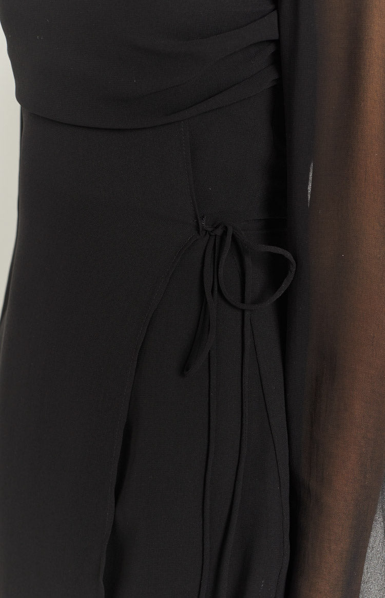 Effortlessly Elegant Dress with a Timeless Design