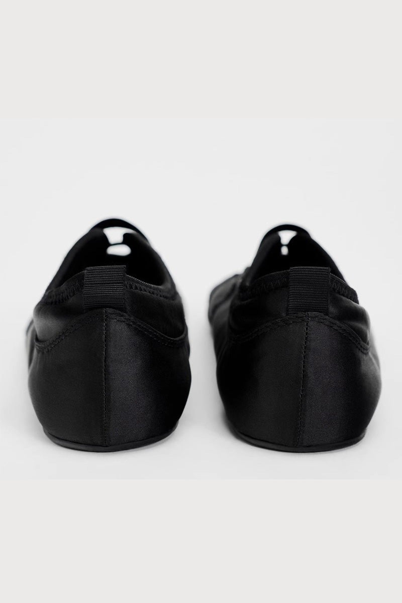 Sophisticated Garment with a Clean Classic Look