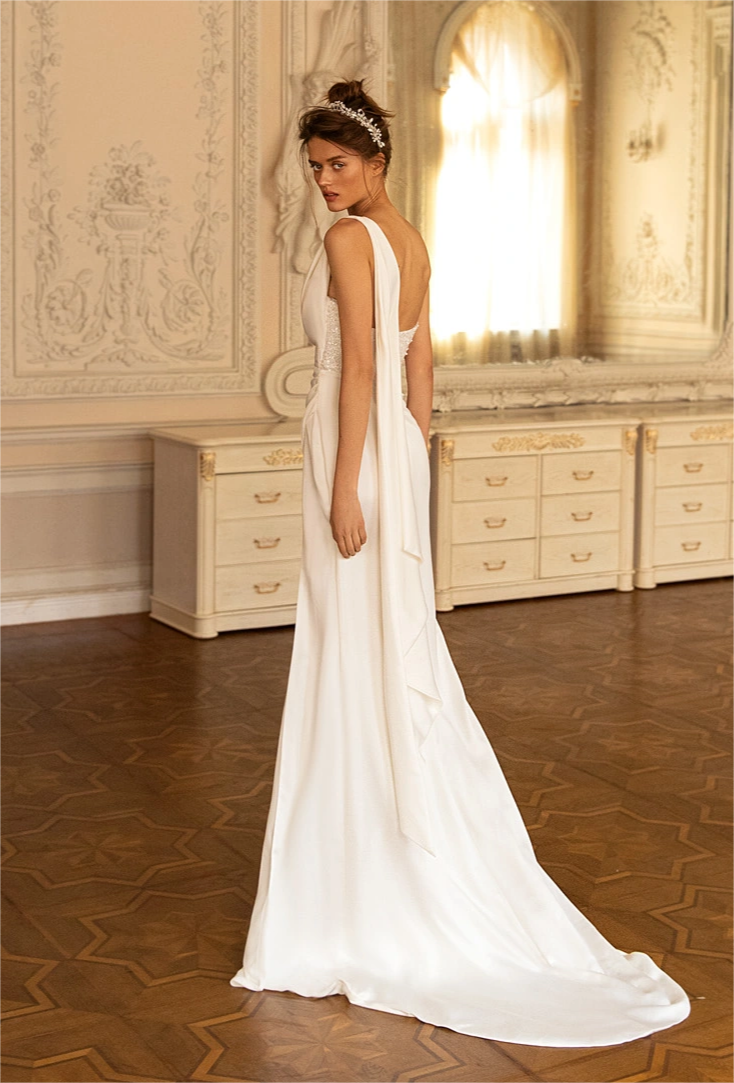 Beautifully Crafted Dress in a Classic Style