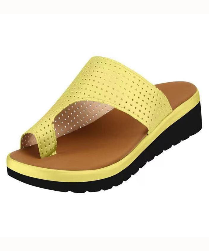 Effortlessly Elegant Sandals with a Timeless Design