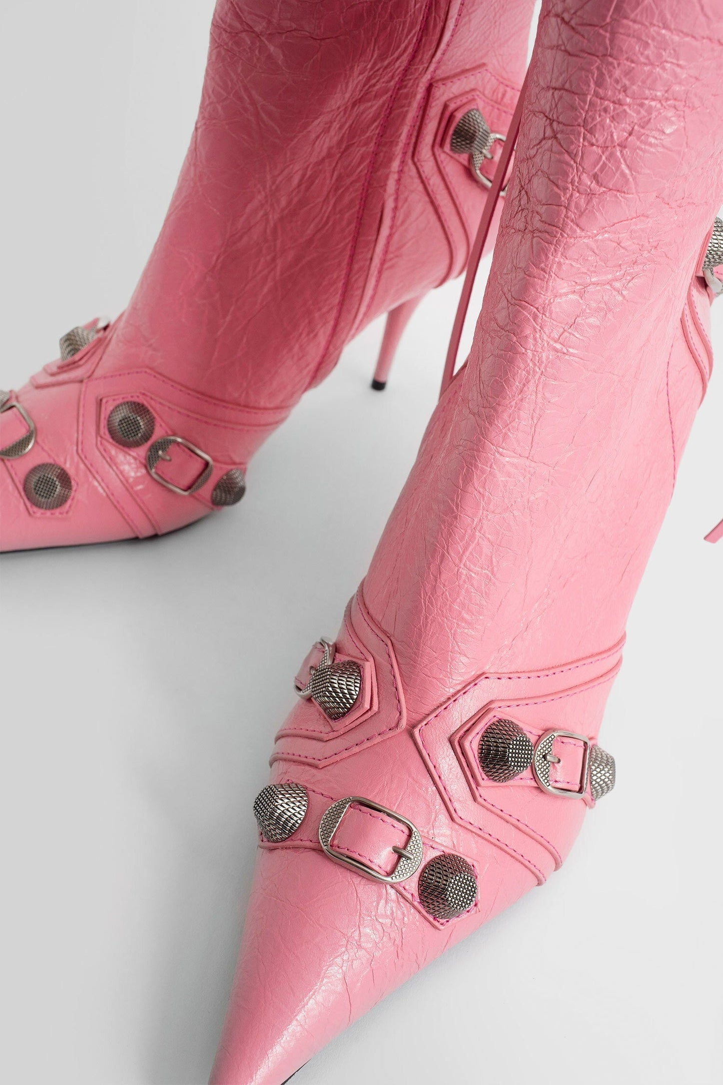 Well Tailored Boots with a Graceful Silhouette