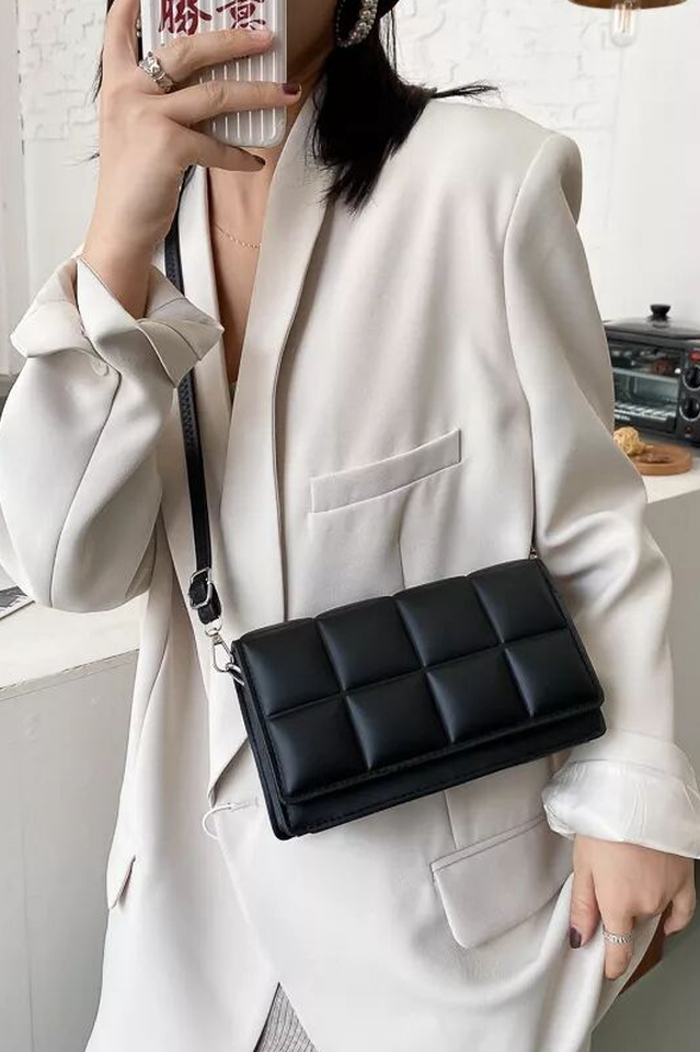 Gracefully Styled Bag for Any Occasion