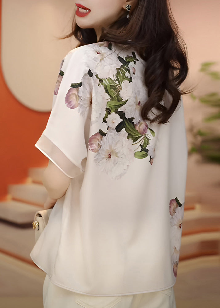 Well Tailored Blouse with a Graceful Silhouette