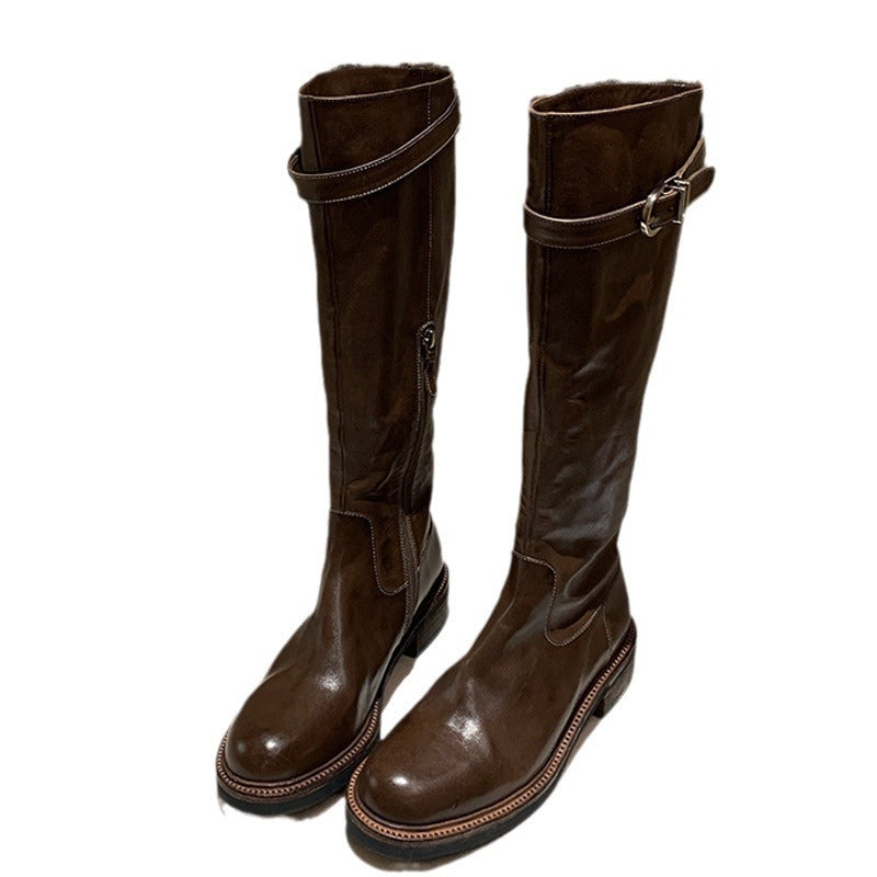 Effortlessly Elegant Boots with a Timeless Design