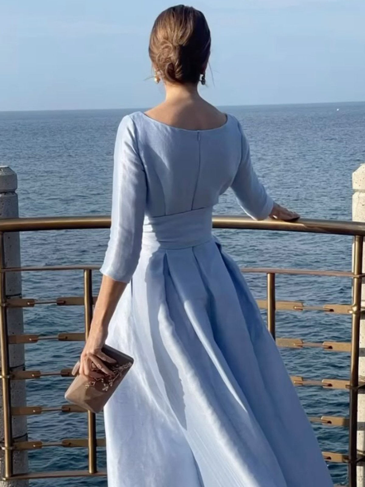 Classic Vintage Dress with a Flattering Fit