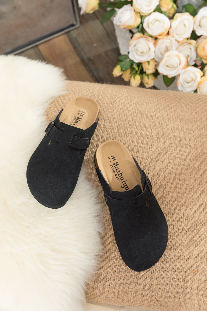 Sophisticated Garment with a Clean Classic Look