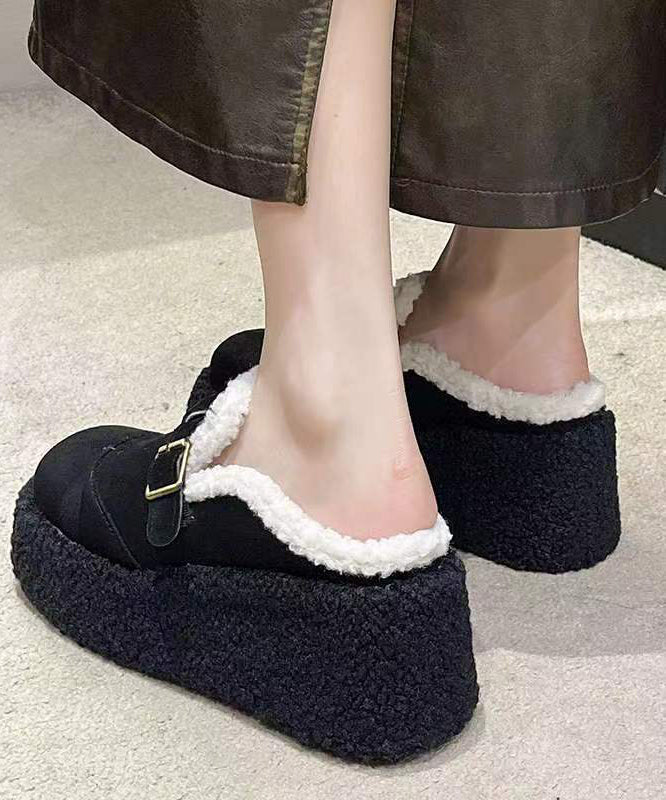 A Vintage Style Heels with Delicate Timeless Details