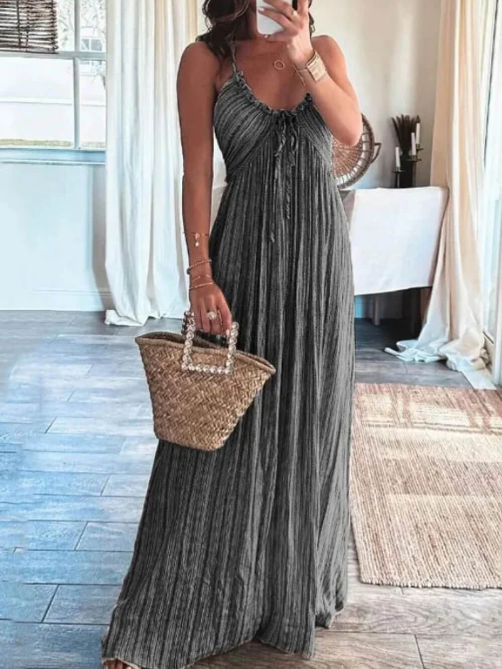 Beautifully Finished Dress in a Timeless Design