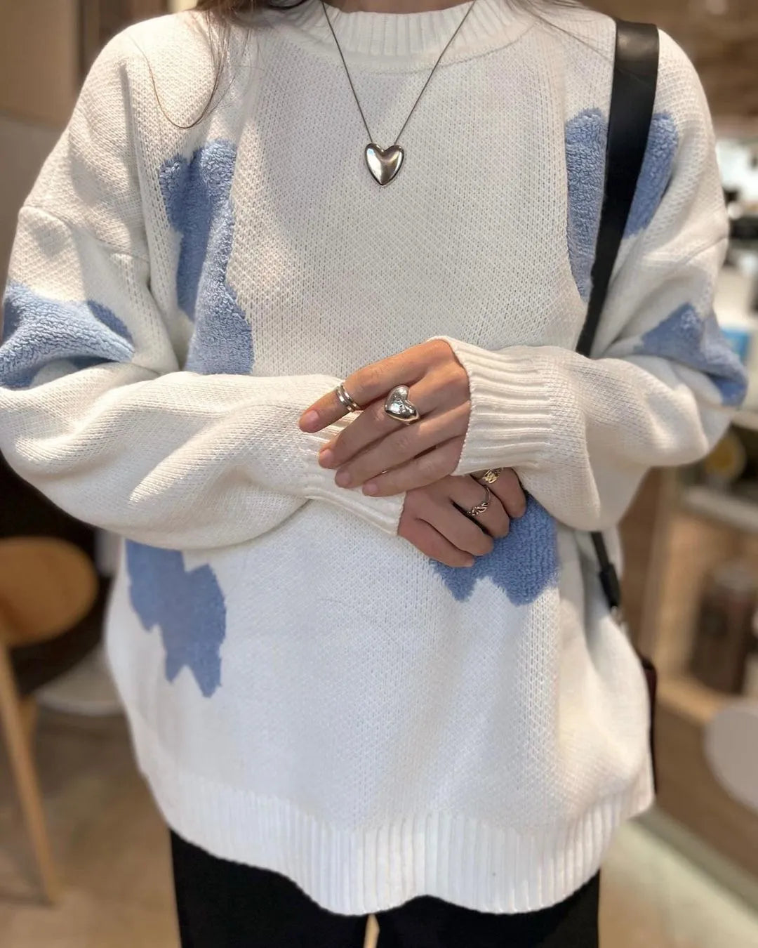 Effortlessly Elegant Sweater with a Timeless Design