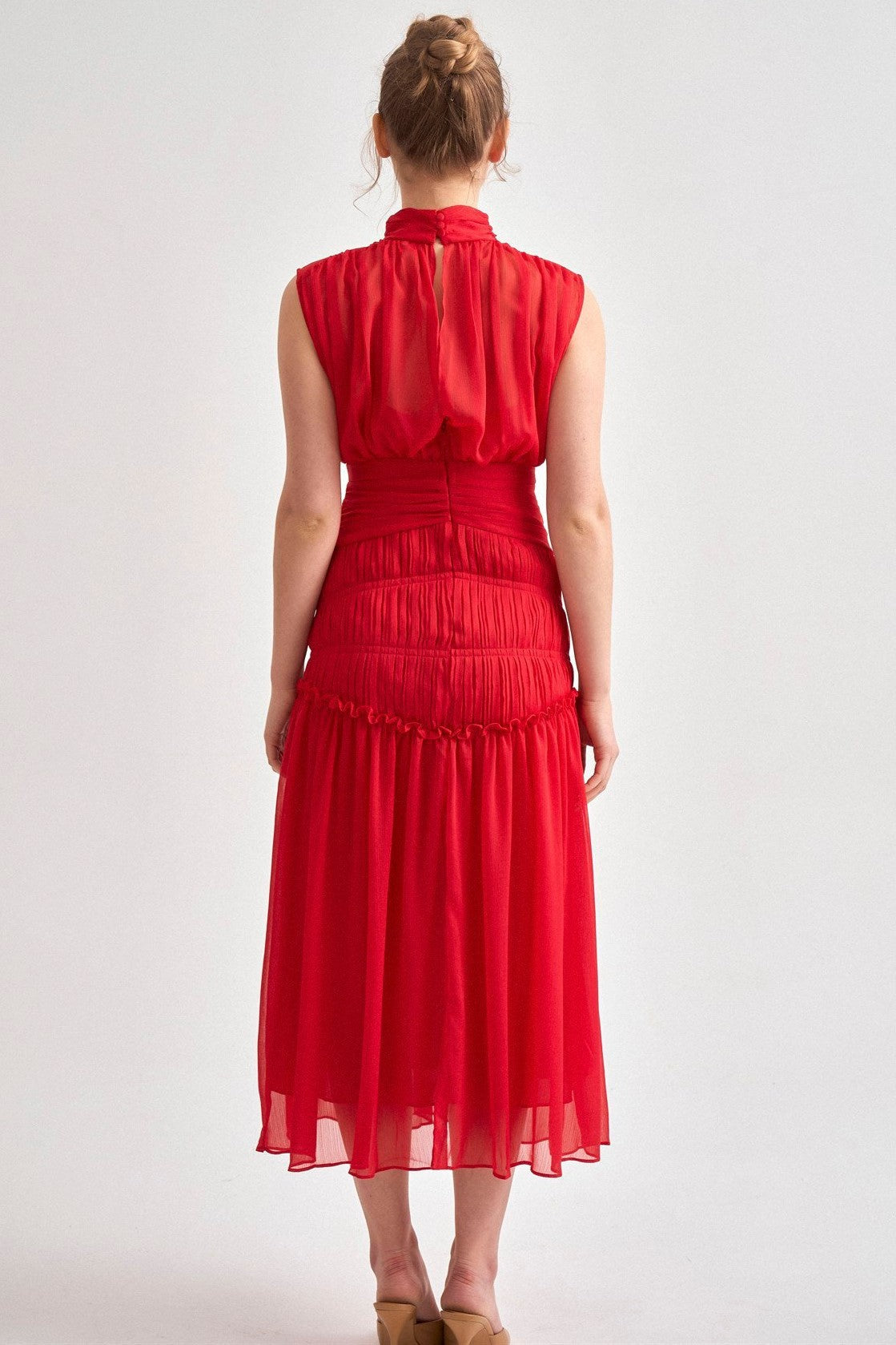 Effortlessly Elegant Dress with a Timeless Design