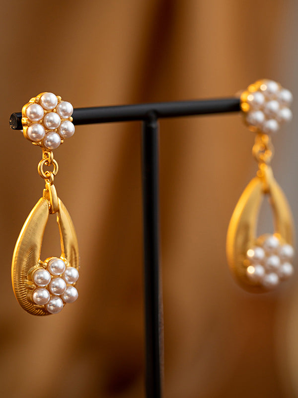 Effortlessly Elegant Garment with a Timeless Design