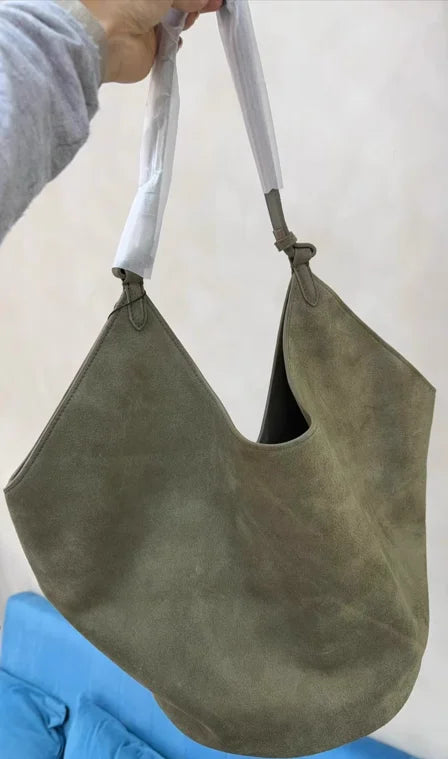 Gracefully Styled Bag for Any Occasion