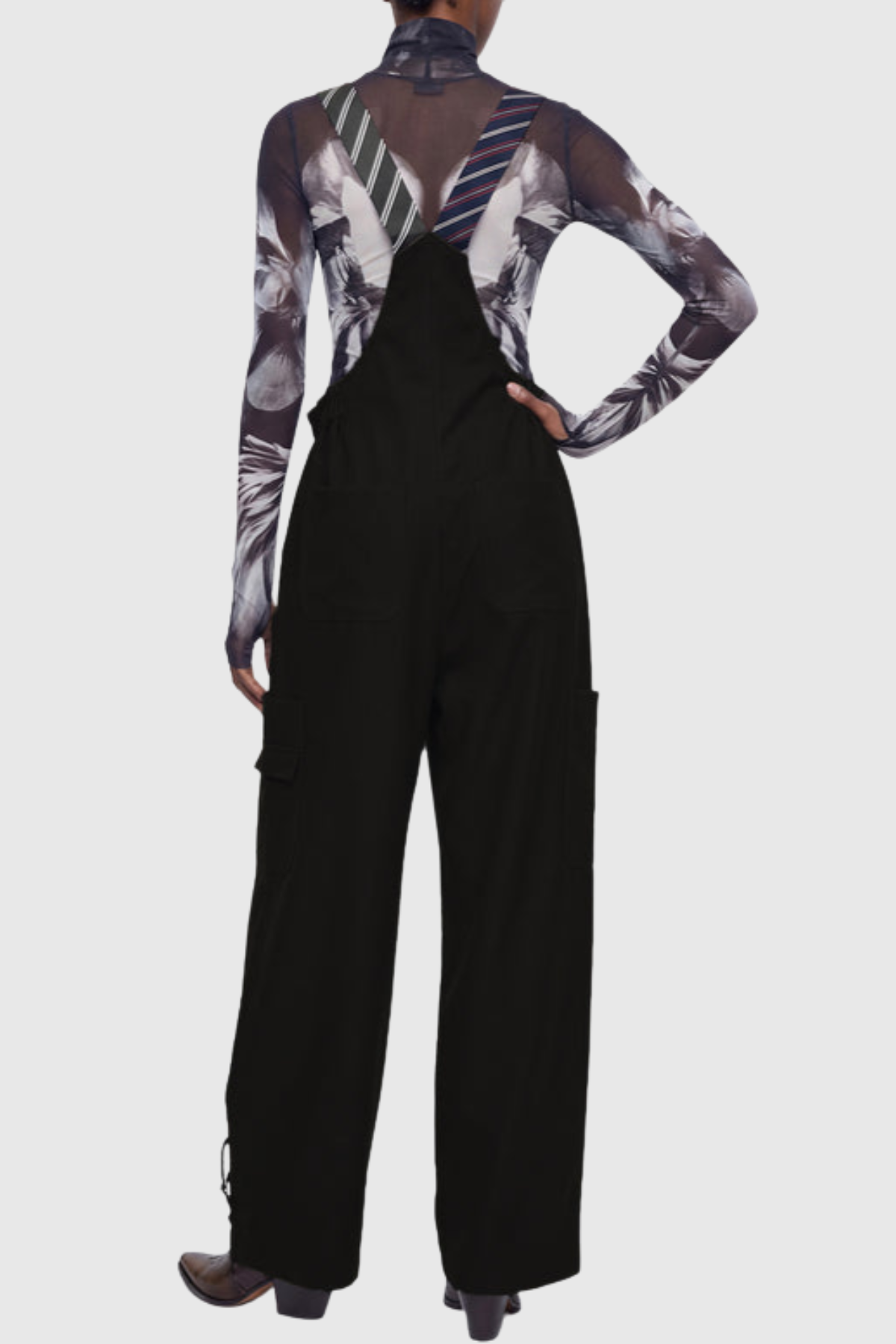 Effortlessly Elegant Garment with a Timeless Design