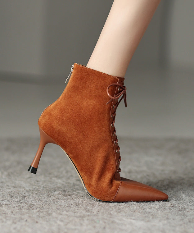 Effortlessly Elegant Boots with a Timeless Design